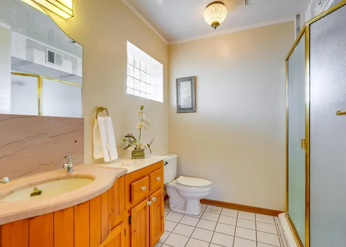 Close To Hiking & Biking: Mtn-view Holiday home *