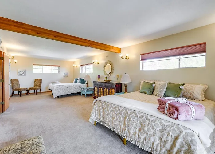 Close To Hiking & Biking: Mtn-view Holiday home