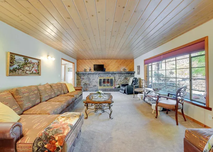 Close To Hiking & Biking: Mtn-view Holiday home